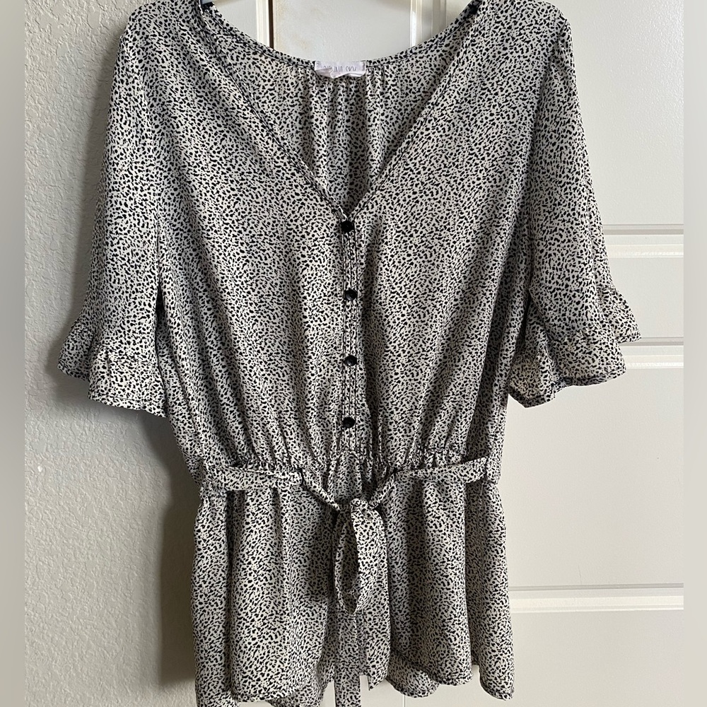 Printed blouse top with waist tie and elastic at waist